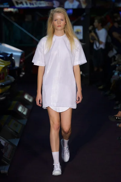 Look 10